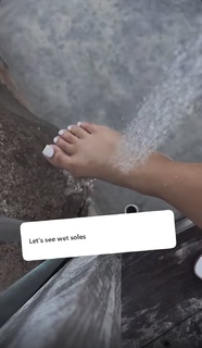 Queen Naija feet photo thumbnail