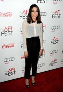 Aubrey Plaza feet photo thumbnail