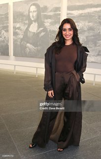 Shraddha Kapoor feet photo thumbnail