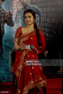 Shraddha Kapoor feet photo thumbnail