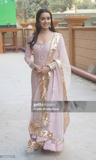 Shraddha Kapoor feet photo thumbnail