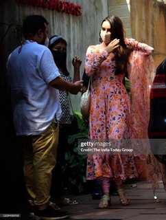 Shraddha Kapoor feet photo thumbnail