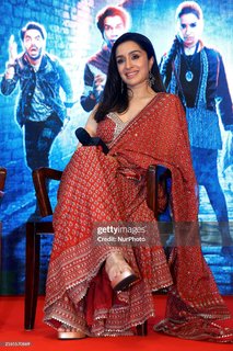 Shraddha Kapoor feet photo thumbnail