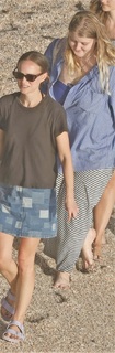 Natalie Portman feet photo thumbnail
