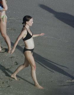 Natalie Portman feet photo thumbnail