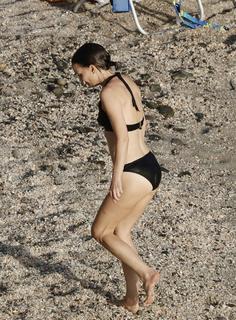 Natalie Portman feet photo thumbnail