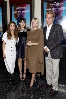 Kiernan Shipka feet photo 5