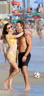 Alessandra Ambrosio feet photo thumbnail