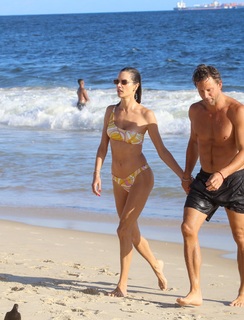 Alessandra Ambrosio feet photo thumbnail
