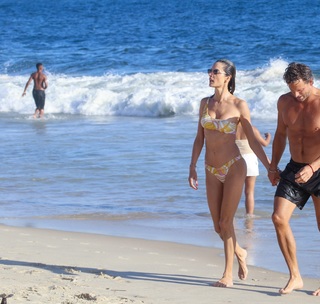 Alessandra Ambrosio feet photo thumbnail