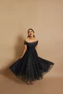 Karisma Kapoor feet photo thumbnail