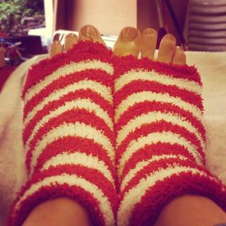 Emmy Rossum feet photo thumbnail