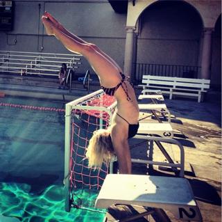 Emily Osment feet photo thumbnail
