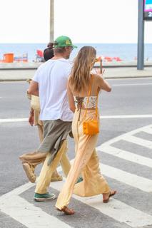 Alessandra Ambrosio feet photo thumbnail