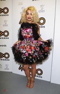 Rita Ora feet photo thumbnail
