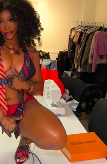 SZA feet photo 5
