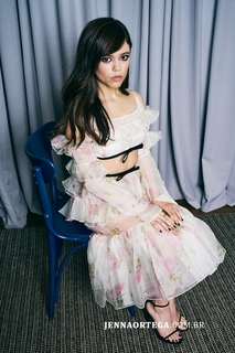 Jenna Ortega feet photo thumbnail