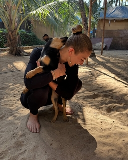Lola Weippert feet photo thumbnail