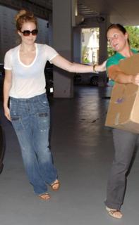 Mandy Moore feet photo thumbnail