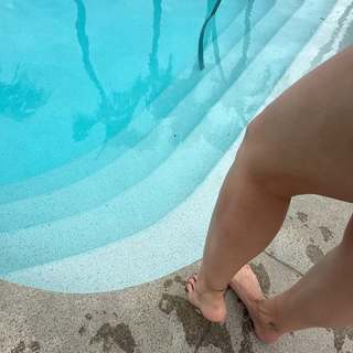 Paty Cantú feet photo 1