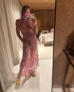 Flávia Alessandra feet photo thumbnail