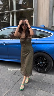 Anushka Sen feet photo thumbnail
