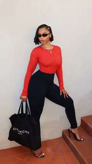 Chloe Bailey feet photo thumbnail