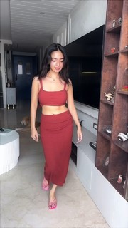 Anushka Sen feet photo thumbnail