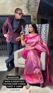 Hina Khan feet photo thumbnail