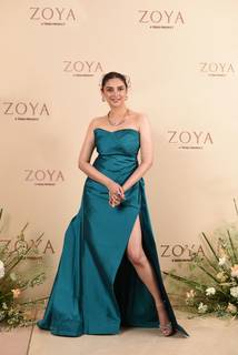 Aditi Rao Hydari feet photo thumbnail
