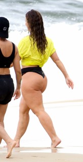 Paolla Oliveira feet photo thumbnail