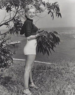 Marilyn Monroe feet photo thumbnail