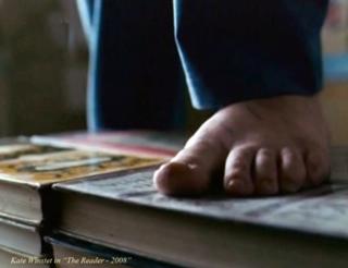 Kate Winslet feet photo thumbnail