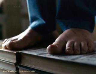 Kate Winslet feet photo thumbnail