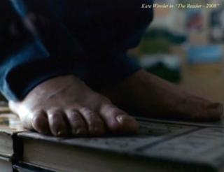 Kate Winslet feet photo thumbnail