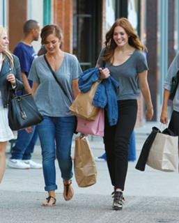 Minka Kelly feet photo thumbnail