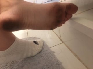 Kéfera Buchmann feet photo thumbnail