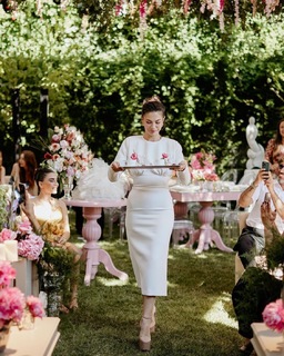 Demet Özdemir feet photo 4