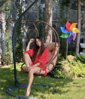 Demet Özdemir feet photo 3