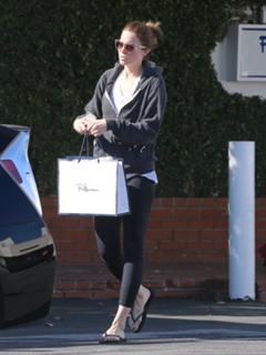Mandy Moore feet photo thumbnail