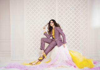 Deepika Padukone feet photo thumbnail