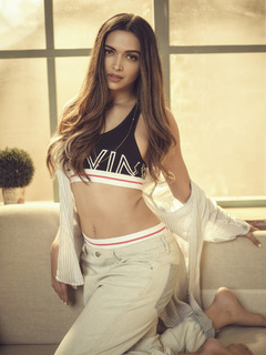 Deepika Padukone feet photo thumbnail