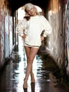 Debbie Harry feet photo 3