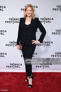 Anna Gunn feet photo 2