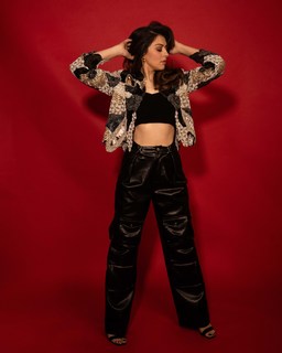 Hansika Motwani feet photo thumbnail