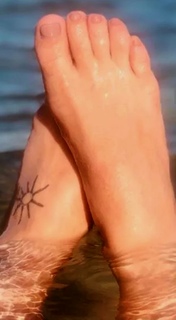 Paolla Oliveira feet photo thumbnail