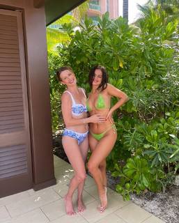 Addison Rae feet photo thumbnail