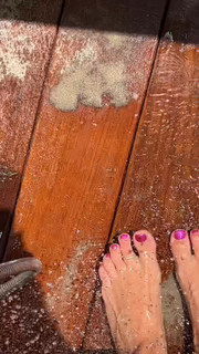 Addison Rae feet photo thumbnail