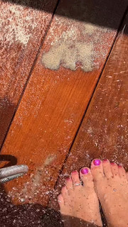 Addison Rae feet photo thumbnail