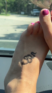 Addison Rae feet photo thumbnail
